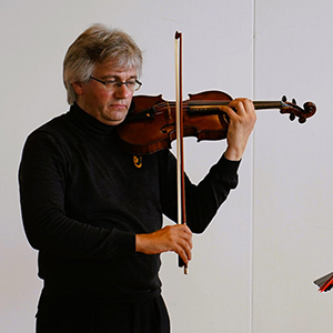 Rupert Marshall-Luck (violin)